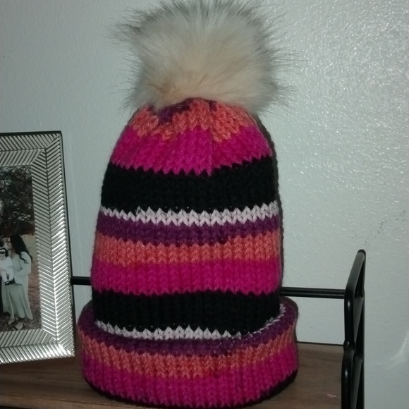 Knitted beanie NWOT - Picture 3 of 4